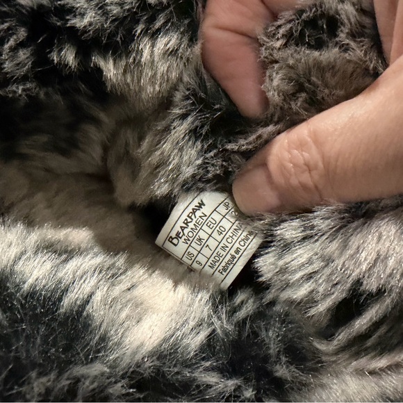 BearPaw Women's Black and Gray Winter Boots - Picture 7 of 8